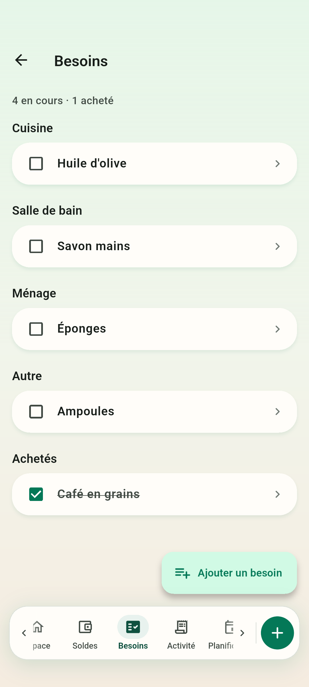 La liste commune — Cuisine, salle de bain, ménage, autre — celui qui achète coche pour tout le monde.